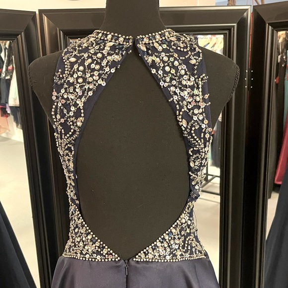 Long dress - Picture 4 of 4